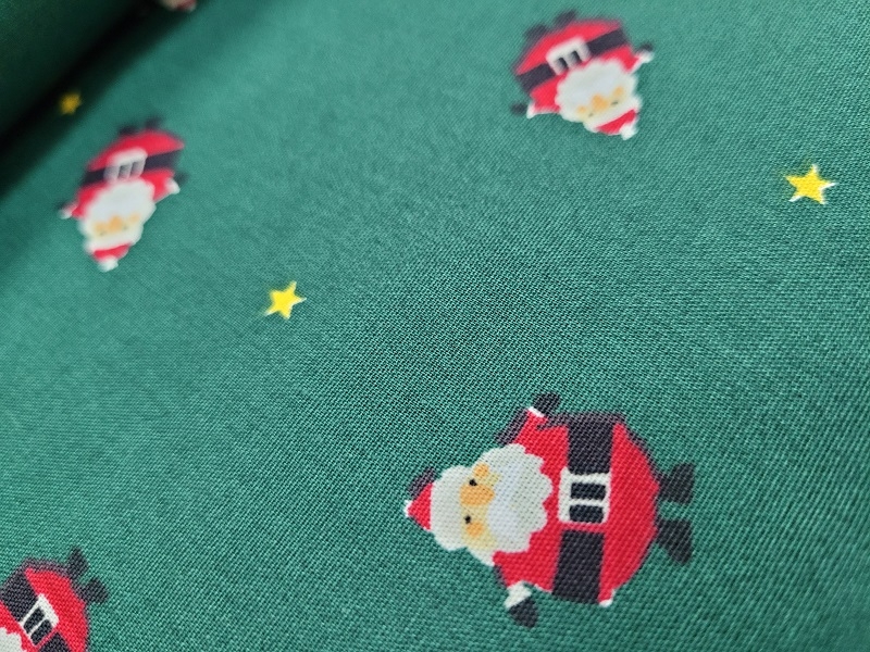 BW Poplin- Santa Claus auf grün